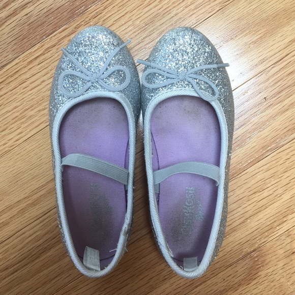 Sparkly silver OshKosh shoes - size 9 - Picture 3 of 5